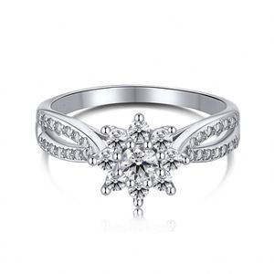 Anillos de Plata de Ley 925 con Diseño de Clúster CZ de Dylam, Anillo de Plata con Piedra Blanca, Anillo de Circonia Cúbica de Plata de Ley - Product Image 1