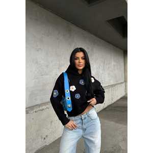 Sweat-shirt à capuche brodé fleurs Astrid noir pour femme, taille XS, style mignon avec col à capuche et décoration à trous pour l'hiver - Product Image 1