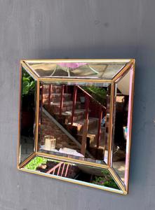 กระจกติดผนังสำหรับตกแต่งทำจากทองเหลืองและกระจก/แก้วใช้สำหรับตู้โชว์และจัดเก็บของตกแต่งบ้านจากอินเดีย - Product Image 6