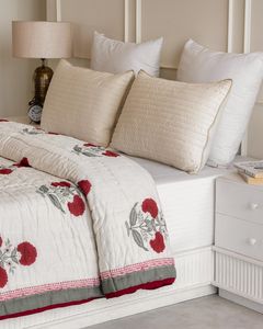 Couette en coton à motif floral Dahlia rouge, imprimé blocs réversible blanc neige, style Jaipuri Razai, pour lit Queen et King - Product Image 6