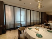 Cloison mobile en verre transparent monocouche, cloison amovible adaptée aux hôtels, restaurants et bureaux