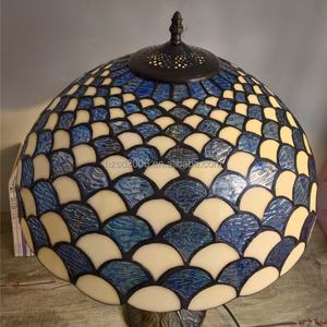 Table Tiffany de style européen 16'' en verre teinté, artisanat fait main, design écailles de poisson en résine pour salon, chambre, café - Product Image 5