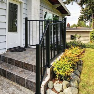 ราวระเบียงอลูมิเนียมอัลลอยด์สำหรับโรงแรมทันสมัย พร้อมราวกระจกและเคลือบสีฝุ่น สำหรับการออกแบบระเบียงกลางแจ้ง ดาดฟ้า และบันได - Product Image 2