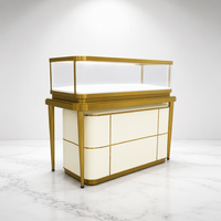 Vitrine de présentation de bijoux de luxe sur pied en verre trempé avec éclairage LED intégré, finition dorée, noir brillant, pour la vente au détail