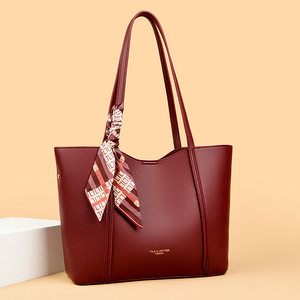 กระเป๋าโท้ทหนังลายลิ้นจี่ขนาดใหญ่ พร้อมผ้าพันคอรูปทรงเรขาคณิตสำหรับผู้หญิง ใช้สำหรับช้อปปิ้งในชีวิตประจำวัน - Product Image 5