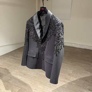 Cantidad mínima de pedido: 1 pieza |   Personalizado: Blazer de esmoquin negro con <span class=keywords><strong>lentejuelas</strong></span> y solapa de satén para fiestas y escenarios - Product Image 2