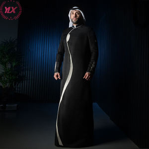 Robe Abaya Luxueuse pour <span class=keywords><strong>Homme</strong></span> en Tissu Polyester Blanc Exquis avec d'Élégants Détails Dorés Faits Main Qualité Haut de Gamme - Product Image 5