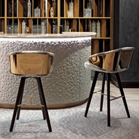 Tabouret de bar en bois haut de gamme, style luxe léger, avec dossier et accoudoirs ; design moderne et minimaliste pour îlots de cuisine de villa