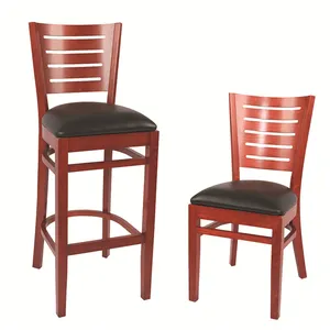 新しいレストランの積み重ね可能な木製のブナ無垢材の木製と革のレストランの椅子
