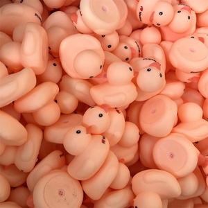 Regali promozionali per bambini giocattoli da bagno estivi con Logo personalizzato con stampa Multi colori diversi piccoli giocattoli Mini gomma anatra alla rinfusa - Product Image 6