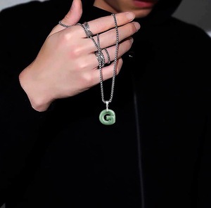 Pendentif lettre en jadeite naturelle birmane de qualité A, vert pois, avec attache en argent S925, pour hommes et femmes, collier de charmes en jade, vente en gros - Product Image 4