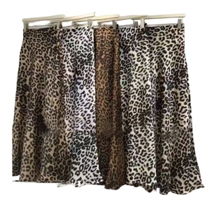 Jupe en satin imprimé léopard haut de gamme pour femme, coupe ajustée, style queue de poisson, polyvalente, pour l'été, inspirée de la mode française - Product Image 2