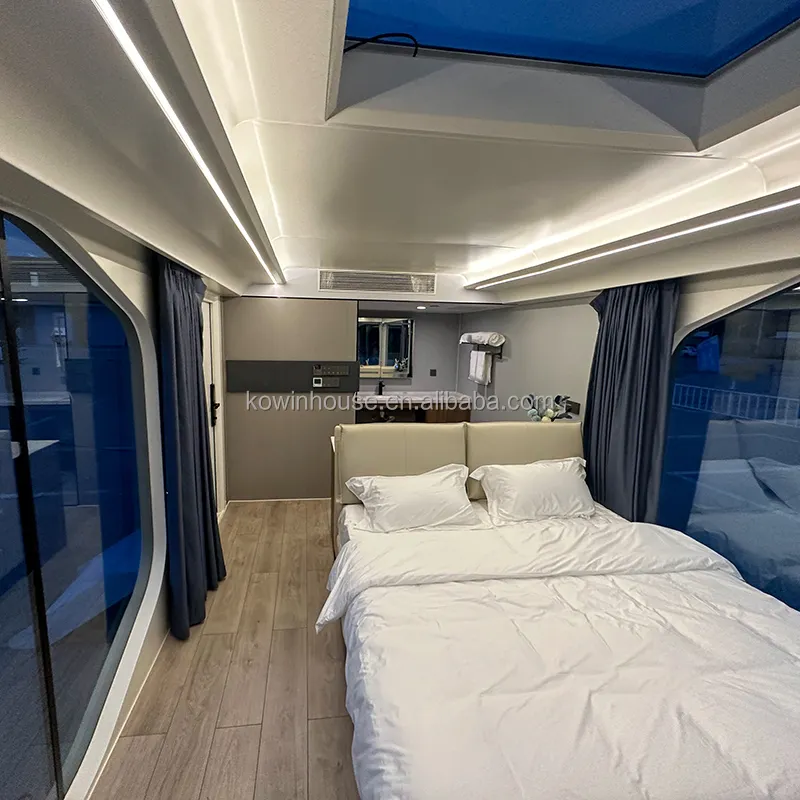 China Luxury Aluminum Prefabricated Home Modern Smart Hotel Portable Camping Capsule Prefab House