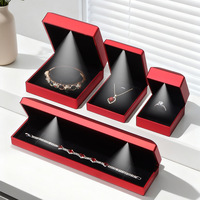 Boîte d'emballage de bijoux LED haut de gamme avec éclairage pour l'affichage de bagues, pendentifs, colliers et bracelets, boîte de rangement de bijoux personnalisable avec logo, idéale pour les cadeaux