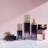Emballage de soins de la peau de luxe en verre carré de 30 ml, 100 ml, 120 ml, flacon de lotion, de toner, de crème pour le visage avec bouchon doré