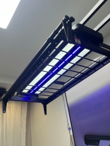 ราวตากผ้าไฟฟ้าอัจฉริยะสำหรับระเบียงบ้าน พร้อมรีโมทคอนโทรล ไฟ LED ระบบอบแห้ง ฆ่าเชื้อ และควบคุมด้วยเสียง - Product Image 1