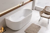 Baignoire autoportante moderne blanche en acrylique de 1,8 m avec drain et robinet de massage intégrés pour salles de bain d'appartements ou d'hôtels