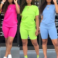 Haute qualité impression Logo femmes ensembles d'été couleur unie t-shirt deux pièces ensembles courts tenues d'été personnalisées femmes