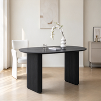 Table à manger noire en gros, écologique, durable, minimaliste, avec base cannelée pour la maison et la restauration