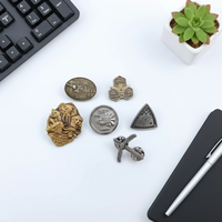 Badge métallique personnalisé en alliage de zinc avec logo 3D et épingles de revers émaillées pour vêtements – Fournisseur d'usine