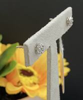Blumenförmige Ohrringe aus 925er Silber für Damen, klein und exquisit, schlicht und elegant, geeignet für den täglichen Gebrauch und als Accessoires