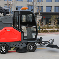 Machine de balayage routier robuste, équipement de balayage de rue avec cabine entièrement fermée pour le nettoyage des sols