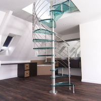 Escalier en colimaçon élégant et courbé avec marches en verre trempé pour villa de luxe