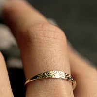 18K Vergoldeter Edelstahlring mit Sonnengravur, Wasserdicht, Anlaufgeschützt, Himmelsmotiv, Schmaler Bandring, PVD-Gold Stapelbarer Schmuck