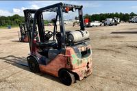 Chariot élévateur tout-terrain d'occasion de 1,5 tonne, Toyota 8FGU15 de 2016, pneus tout-terrain, chariot élévateur pour chantier de construction et scierie