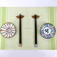 Coffret cadeau automne romantique de style campagnard quatre baguettes en bois avec un design artistique de feuilles tombées quatre plats de trempage colorés