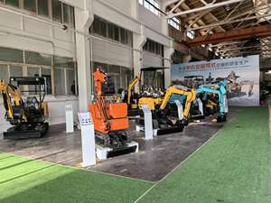 Piccolo escavatore efficiente da 1 tonnellata facile da trasportare con un rimorchio o un camion - Product Image 2