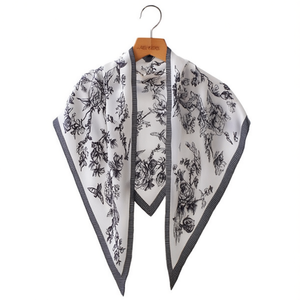 Sciarpa triangolare multifunzionale 135x60 cm con stampa floreale per donna - Product Image 1