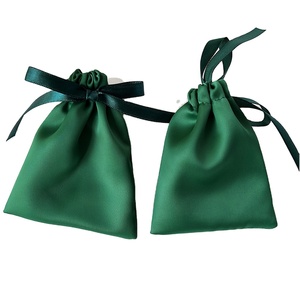 Pochette à cordon en faux satin vert foncé pour bijoux, bagues, boucles d'oreilles, pièces de monnaie, sac cadeau, voyage, fête, mariage, légère, impression de logo personnalisée - Product Image 1