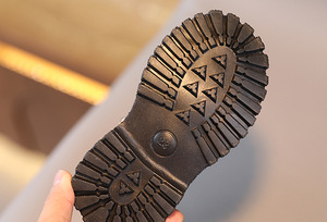 <span class=keywords><strong>Botas</strong></span> cortas de moda para niños de felpa de <span class=keywords><strong>invierno</strong></span>, zapatos informales laterales para niños, <span class=keywords><strong>botas</strong></span> cálidas de suela blanda para niñas - Product Image 6
