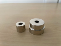 Douille étagée en acier inoxydable usinée avec précision par CNC avec filetage interne pour une résistance à la corrosion