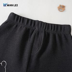 Shorts bébé personnalisés OEM à motif dessin animé, en tissu gaufré respirant, culottes décontractées pour tout-petits, vêtements d'été pour nourrissons en gros - Product Image 2
