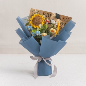 Ramo de girasoles tejidos a mano con acabado personalizado para la temporada de graduación, regalo para amigos, niños y adultos. - Product Image 6