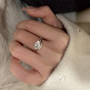 Bague en argent pur S925, platine, luxe, irrégulière, profilée, goutte d'eau, diamant, design rétro polyvalent avec pierre taillée - Product Image 5