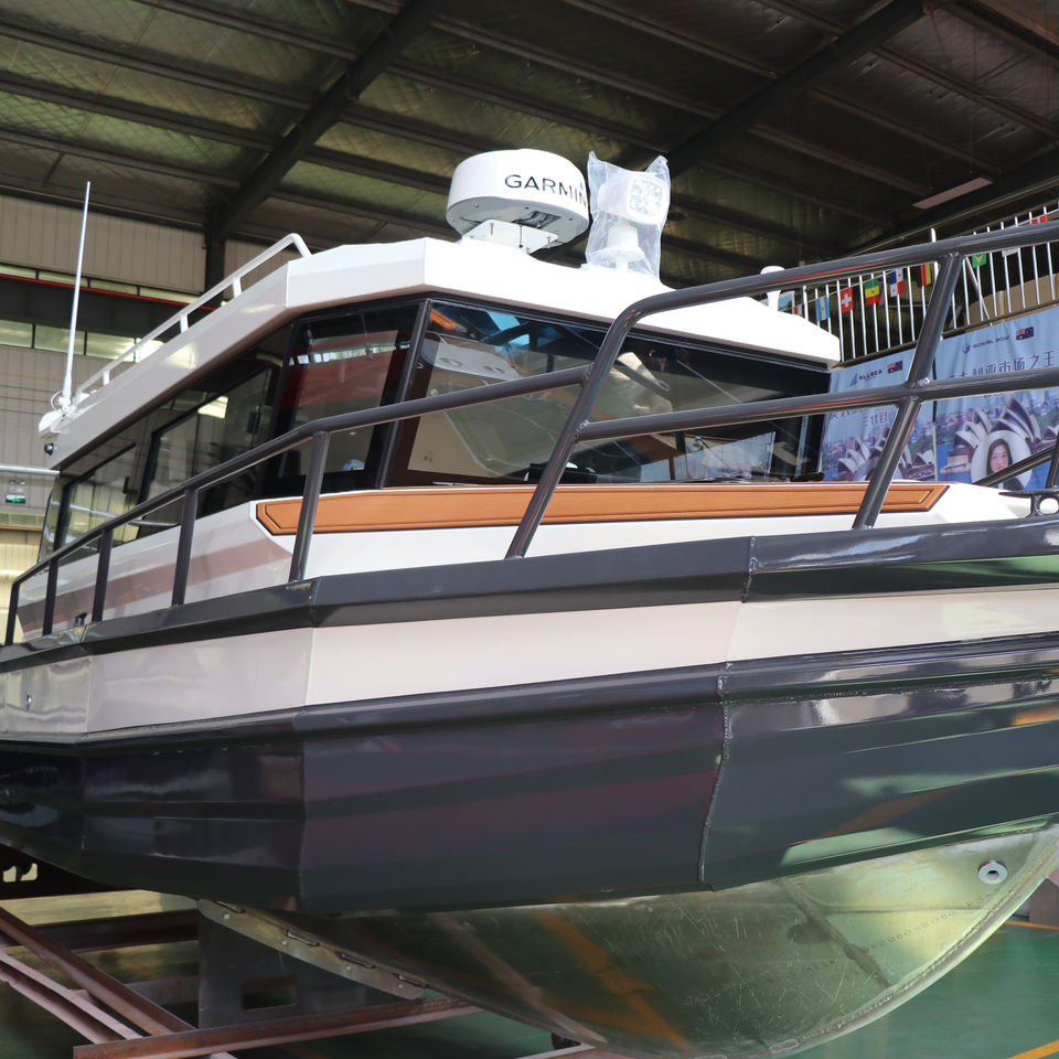 9m/35ft Outboard Day Fishing Boat Enclosed Cockpit 12-person Max ...