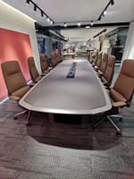 Mobilier de bureau contemporain haut de gamme mettant en vedette une table de conférence laminée smart Metal baking paint