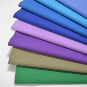 Tissu de chemise de haute qualité 100% polyester pour hommes et femmes, tissu d'été uni tissé pour confection de chemises - Product Image 3