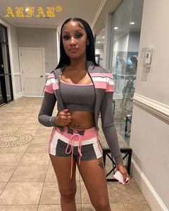 Completo Loungewear Donna 2 Pezzi Primavera Estate 2026: Top Sportivo e Shorts con Blocchi di Colore, Personalizzabile con Logo - Product Image 2