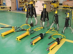 Enerpac 25 tonnes, 3 bras, type split, antidérapant, engrenage hydraulique, même série EPH, catégorie de produits : outils hydrauliques - Product Image 4
