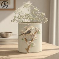 Vase en céramique ovale décoratif style pastoral, motif oiseaux et fleurs en relief 3D, pot de fleurs vintage en porcelaine blanc crème ARM LVG