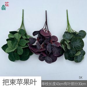Bouquet de feuilles d'eucalyptus artificielles vertes et fleurs en soie violettes pour décorations de mariage - Product Image 5