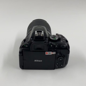 Appareil photo <span class=keywords><strong>reflex</strong></span> numérique Nikon D5200 d'occasion en gros <span class=keywords><strong>avec</strong></span> objectif VR 18-105mm, écran inclinable 24,1MP, autofocus 39 points, qualité supérieure reconditionné pour la revente - Product Image 4