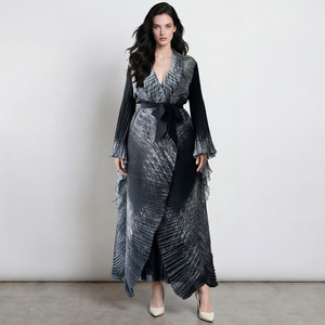 PY Nuevo Vestido de Noche Elegante Miyake Plisado con Mangas Acampanadas y Cinturón, Conjunto Largo Informal, Venta al por Mayor en Línea - Product Image 2