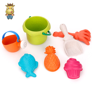 Ensemble de 7 jouets de plage en paille de blé pour enfants, avec seau, arrosoir et moules, en boîte de vente au détail - Product Image 2