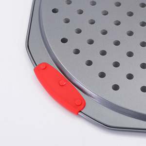 Molde para pizza perforado, redondo, antiadherente, apto para horno, herramienta para hornear pizza italiana casera de masa fina. - Product Image 3