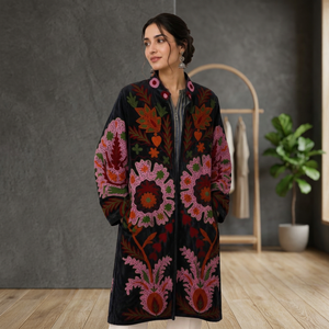 Manteau en velours Suzani brodé à la main pour femme, motif floral Paisley noir, mi-long, style kimono, ouvert sur le devant, robe bohème d'hiver - Product Image 2